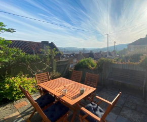 Pass The Keys Beautiful 3 Bedroom House with Great Views of Bath, Bath